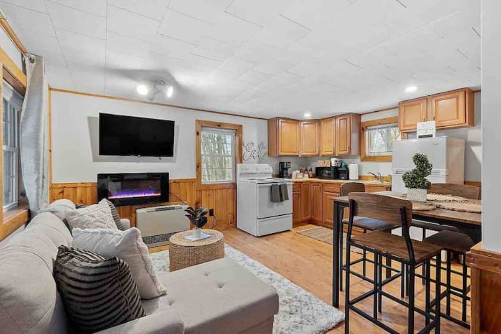 White Mountain Modern Cabin W/Private Hot tub!