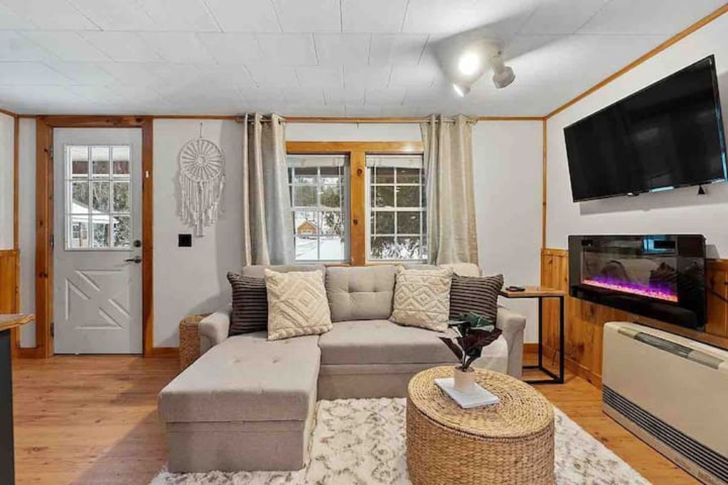 White Mountain Modern Cabin W/Private Hot tub!