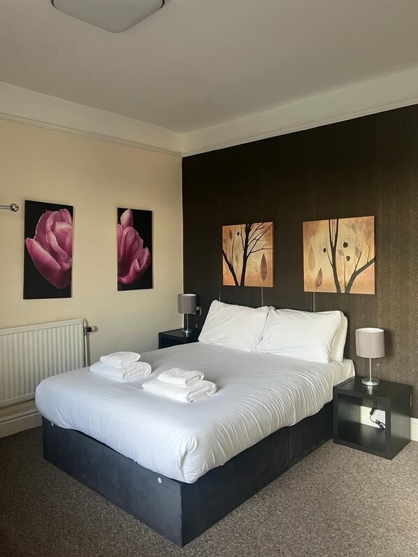 واي فاي مجانًا وملاءات أسرّة