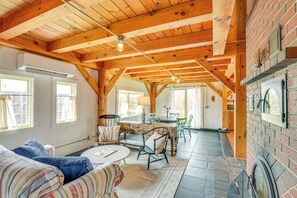 TV, fireplace, books, offices - Cozy Pet-Friendly Cottage Near Fort Knox & Acadia (Penobscot)
