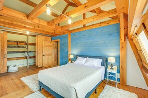 2 bedrooms, iron/ironing board, free Internet, bed sheets - Cozy Pet-Friendly Cottage Near Fort Knox & Acadia (Penobscot)