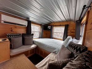 WiFi (無料)、ベッドシーツ