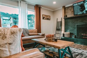 Smart TV y chimenea 