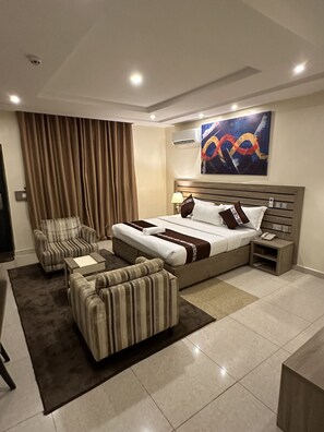 Grand Room - Moz One Executive Guest Rooms-Tourggourt (Abuja)