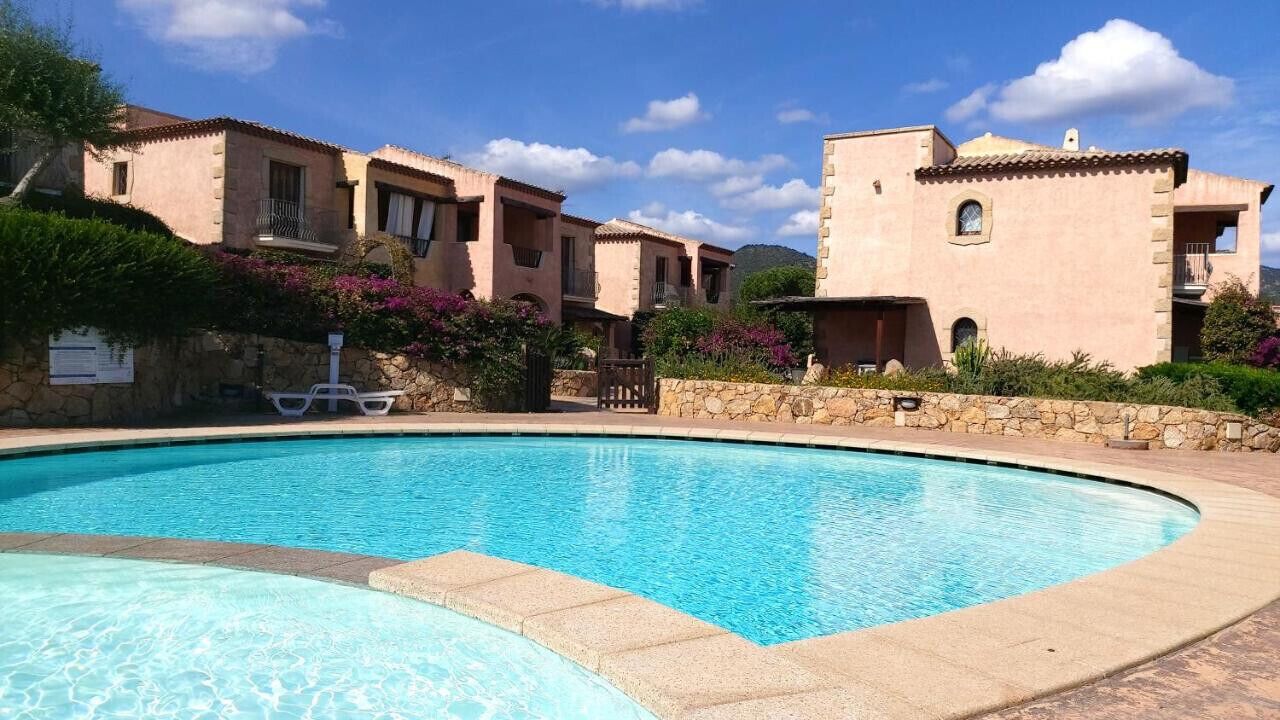 Pittulongu Comfy APT - w/ Private Parking & Pool