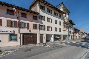 Exterior - GuestHost - Cozy apartment of 143 sqm, able to accommodate up to 5 people, located on the third floor of a building with lift in the heart of Udine. The location is great! In about 10 minutes walk you can reach Via Mercatovecchio, Piazza della Libertà a (Udine)