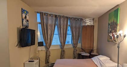 Furnished Studio Apartment in Downtown Toronto