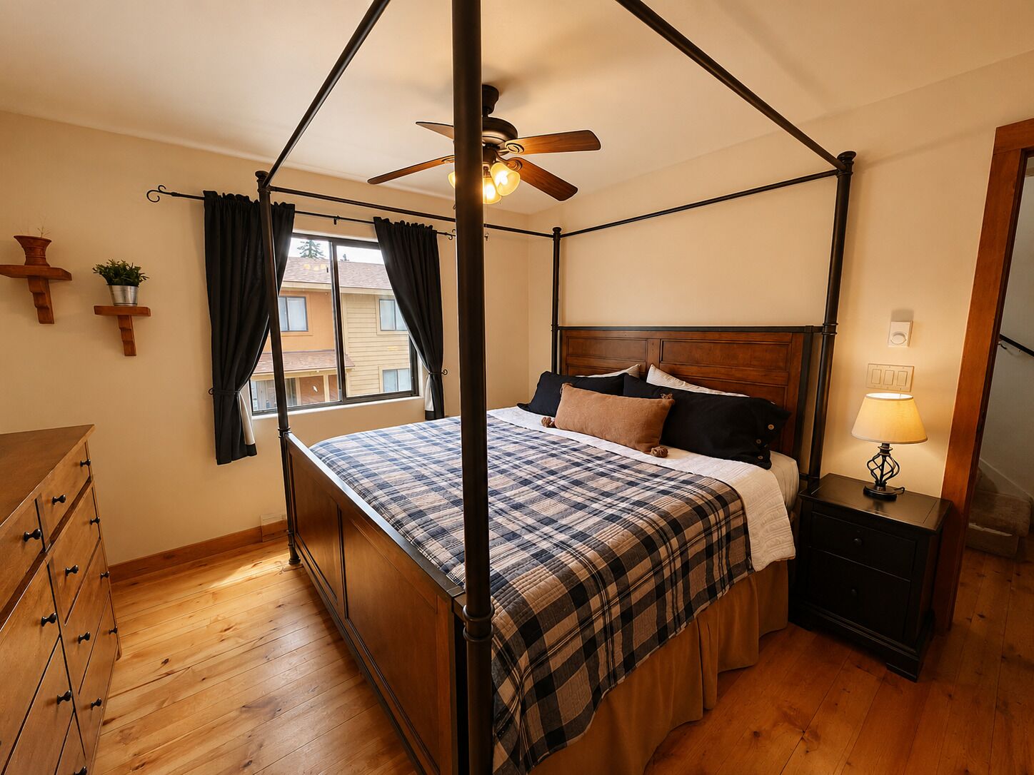 4 chambres, fer et planche à repasser, lit parapluie, Wi-Fi gratuit
