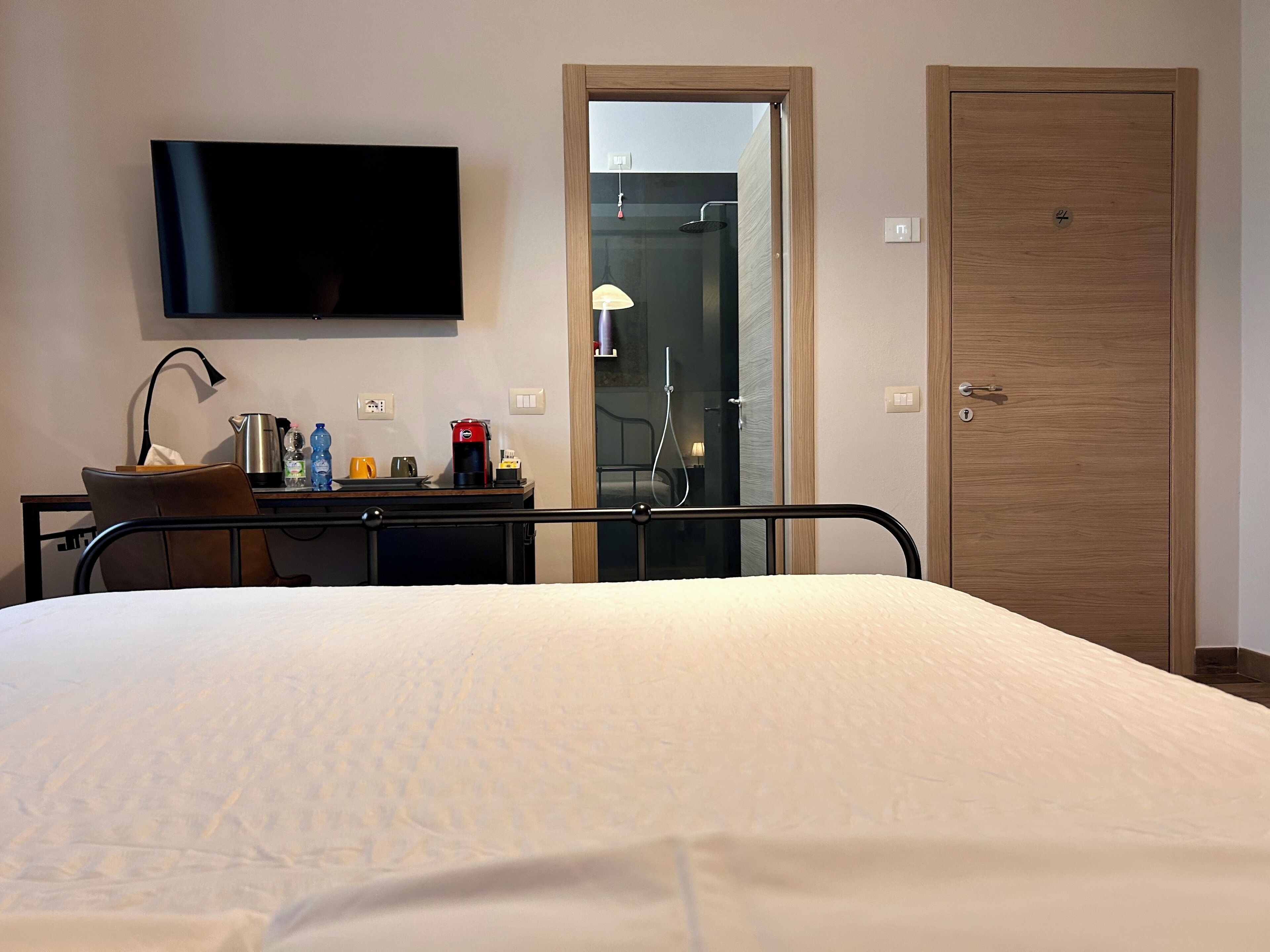 Deluxe-Zimmer, Nichtraucher | Minibar, Schreibtisch, laptopgeeigneter Arbeitsplatz, kostenloses WLAN