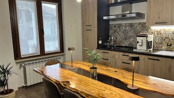 Tägliches inbegriffenes kontinentales Frühstück