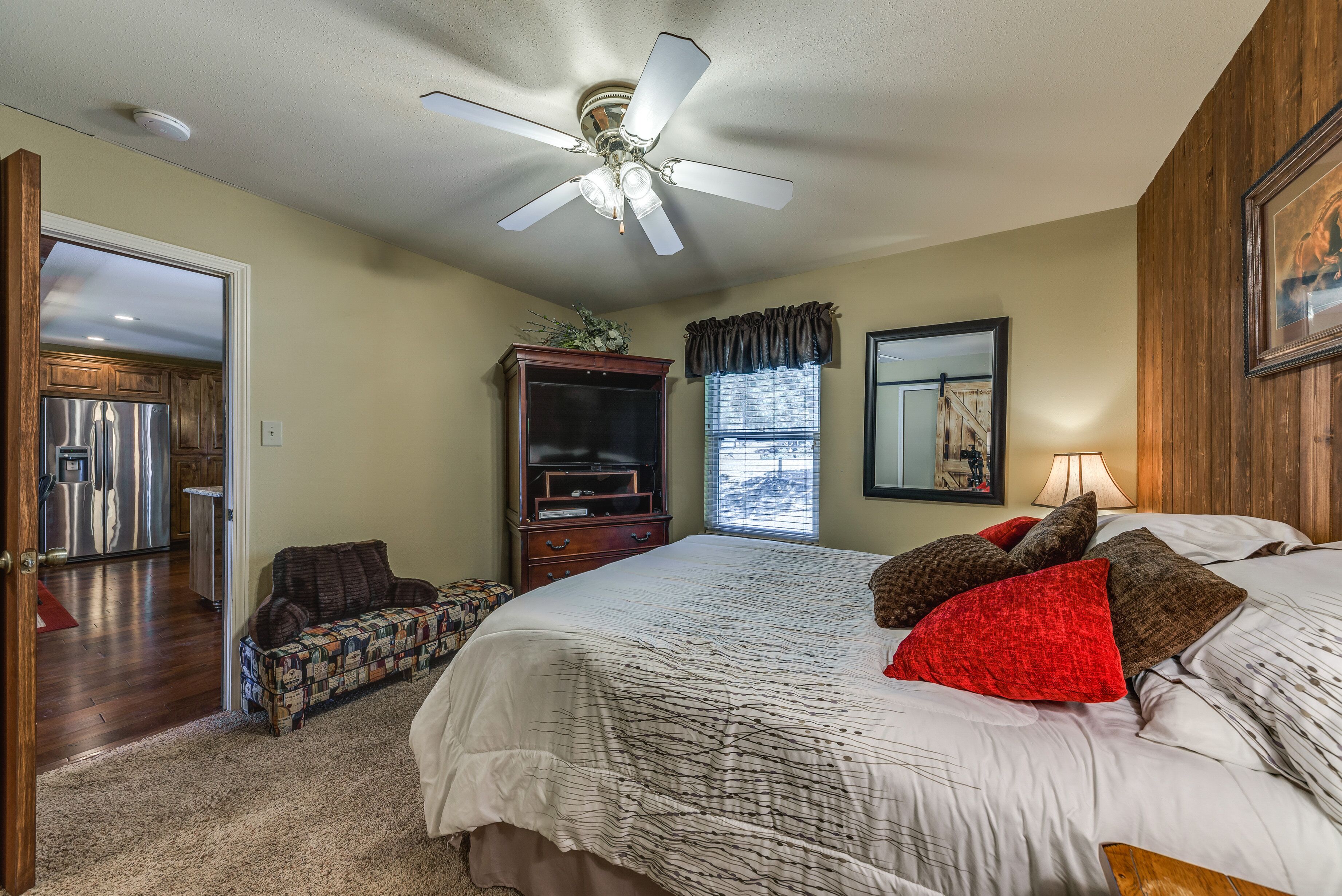 Woodsy & Peaceful Ruidoso Cabin: Hot Tub, Deck