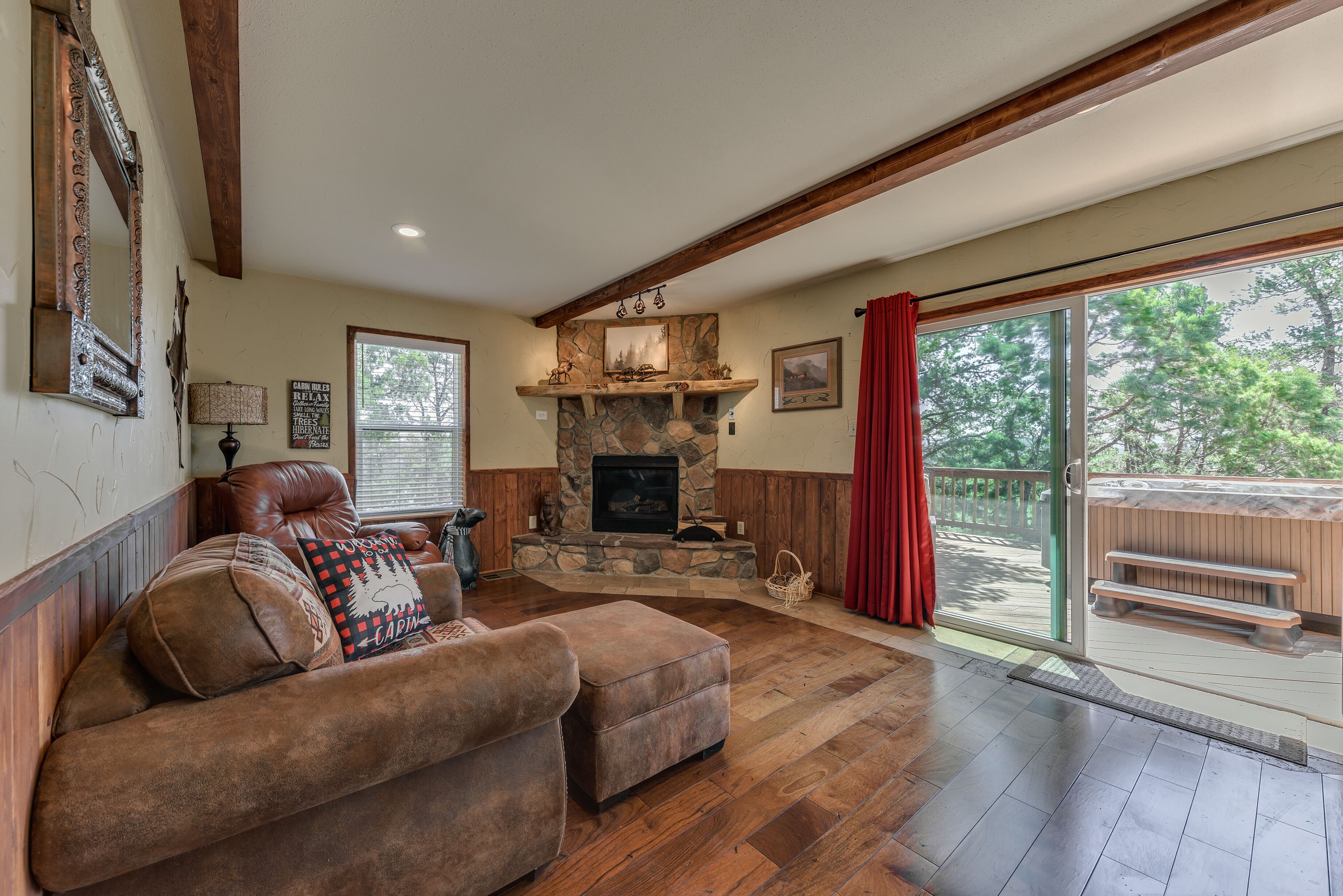 Woodsy & Peaceful Ruidoso Cabin: Hot Tub, Deck