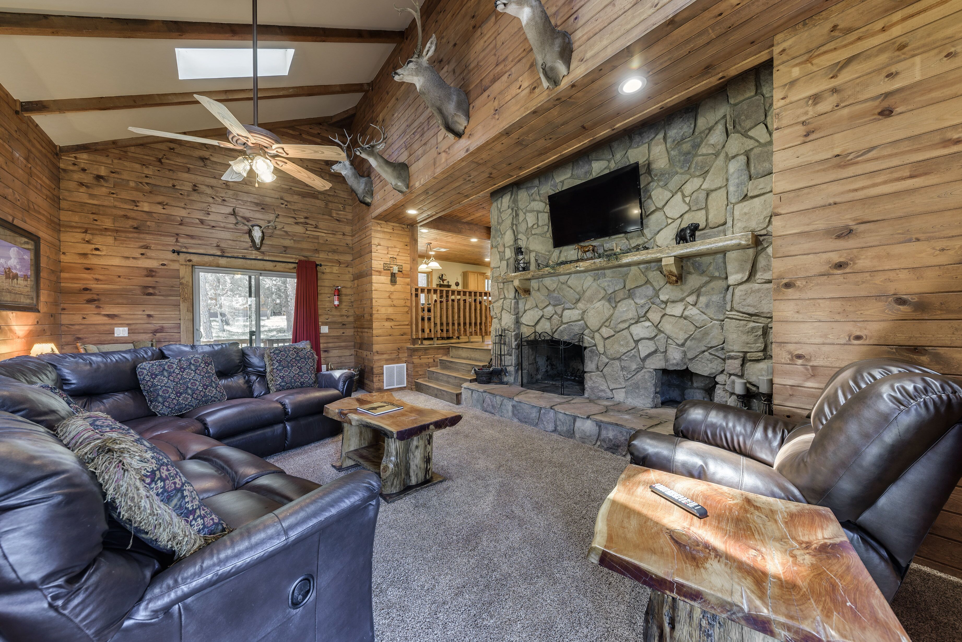 Well-Appointed Alto Cabin w/ Fire Pit & Pool Table