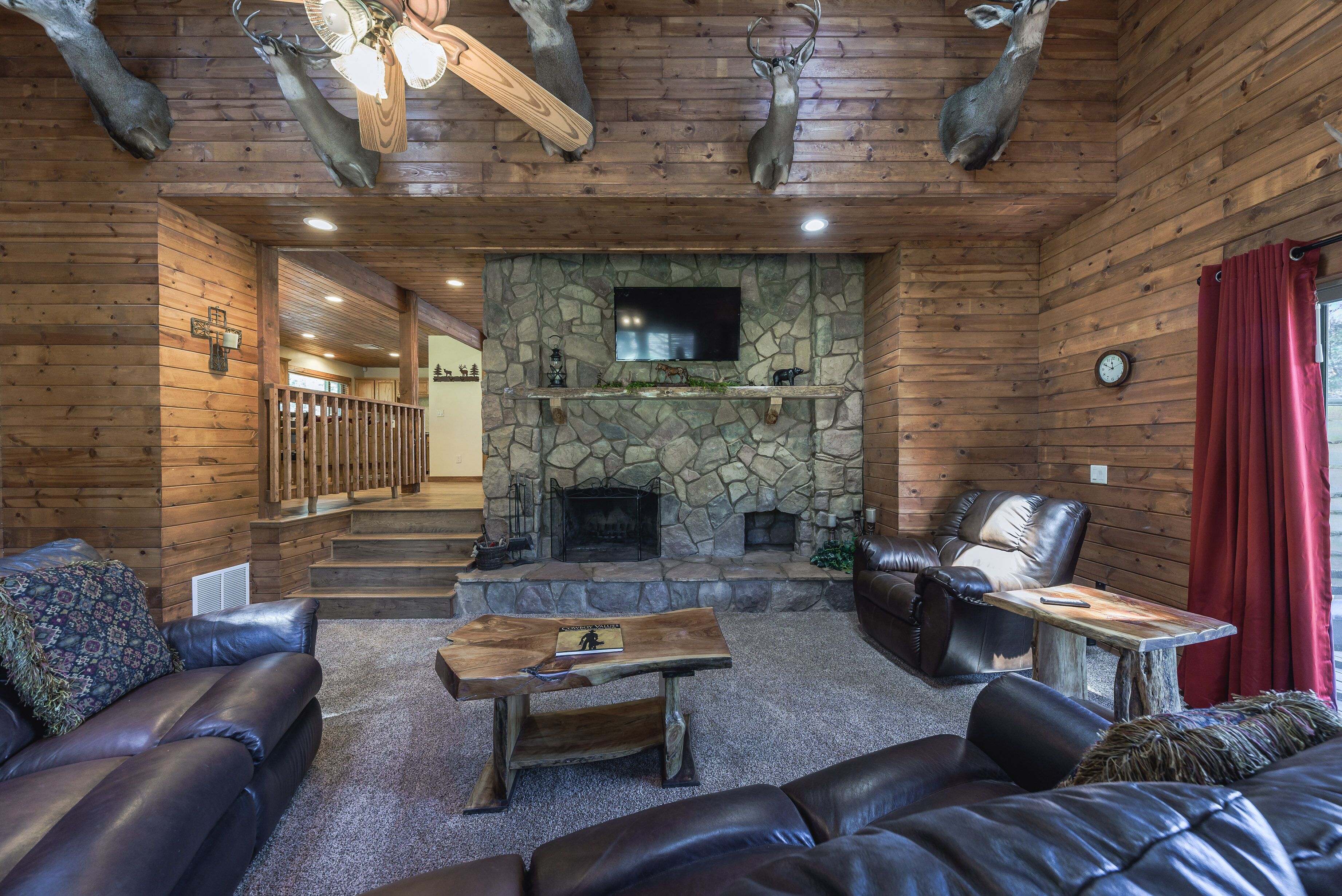 Well-Appointed Alto Cabin w/ Fire Pit & Pool Table