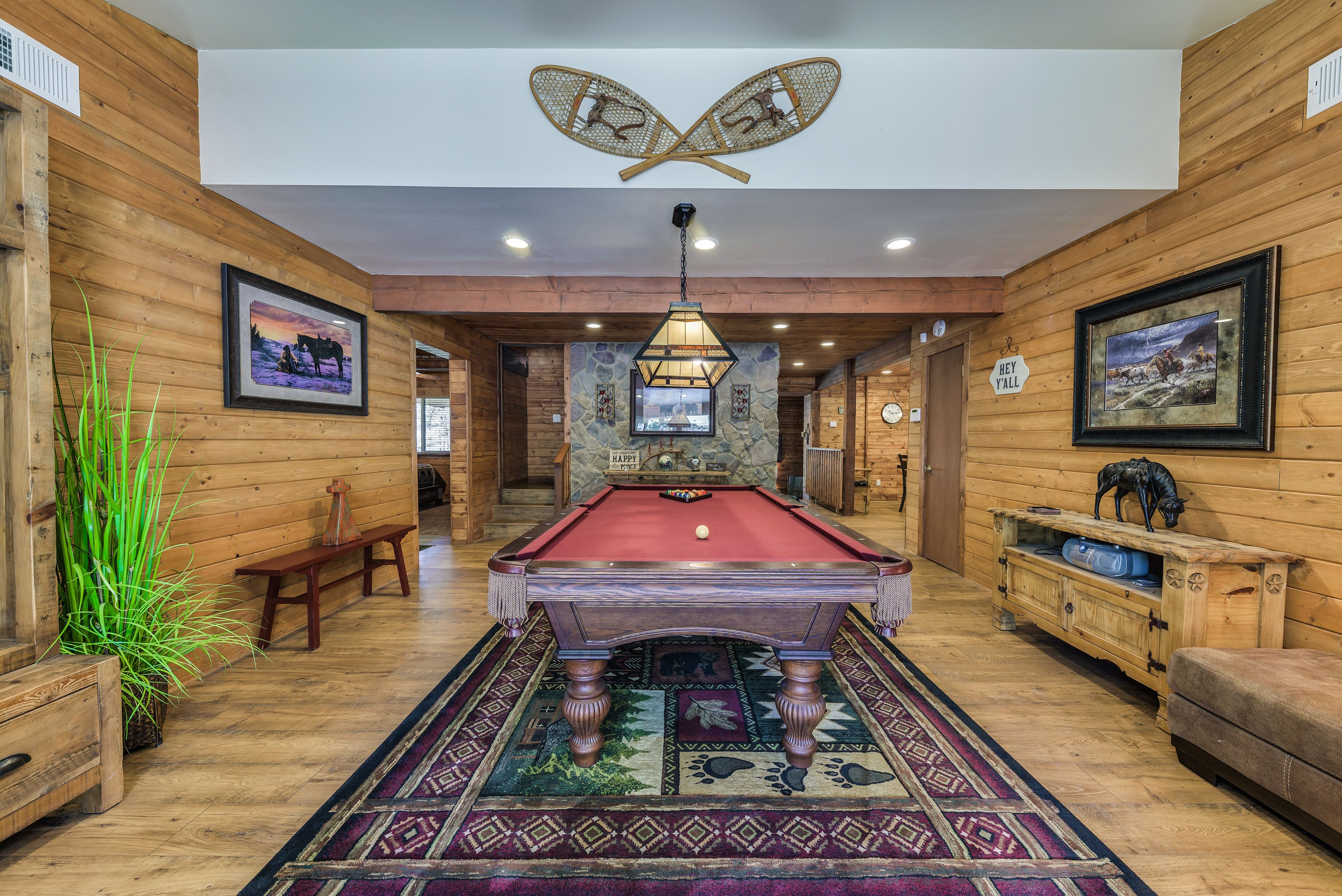 Well-Appointed Alto Cabin w/ Fire Pit & Pool Table