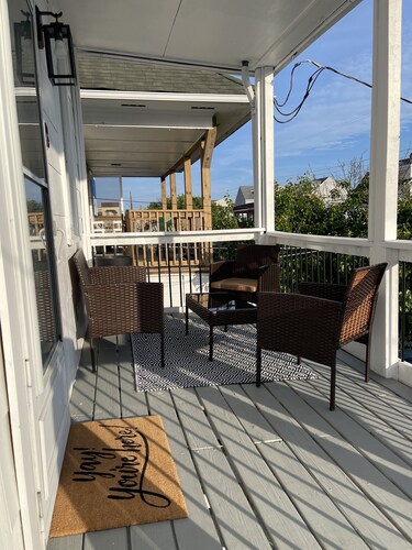 NEWLY RENOVATED FAMILY SHORE HOUSE