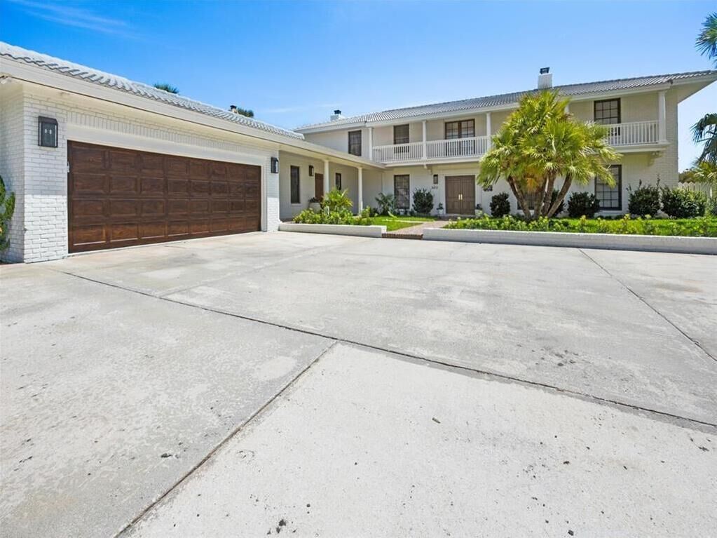 The Reunion House oceanfront with 7 bedrooms