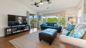 TV - 3BR/2BA Pet-Friendly Condo with Pool on True Blue Golf Course (Pawleys Island)