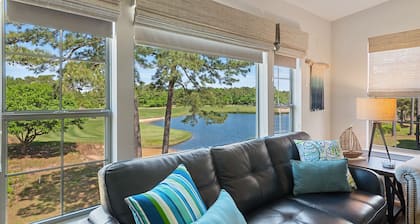 3BR/2BA Pet-Friendly Condo with Pool on True Blue Golf Course