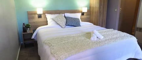 2 bedrooms, Internet, bed sheets, wheelchair access