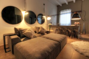 Smart TV - Luxury City Center Loft: Huge Open Space Living & Designer Kitchen (Cagliari)