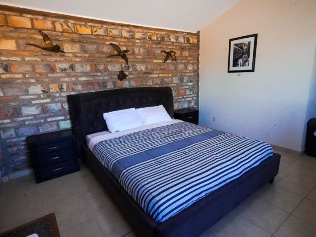 Romactic pool side Studio - Percebu Studio 3