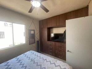 2 chambres, bureau, Wi-Fi gratuit, draps fournis