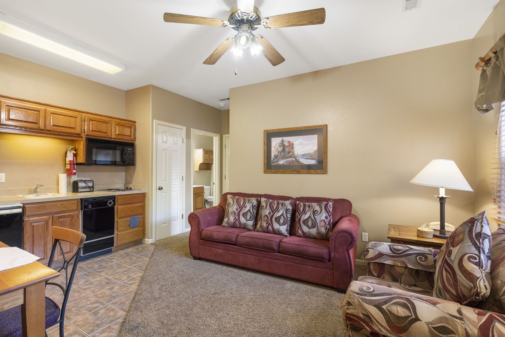 Queen Suite with Kitchenette at StoneBridge Village near SDC