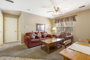 Smart TV - Cozy Suite with Kitchenette at Relaxing StoneBridge Village (Reeds Spring)