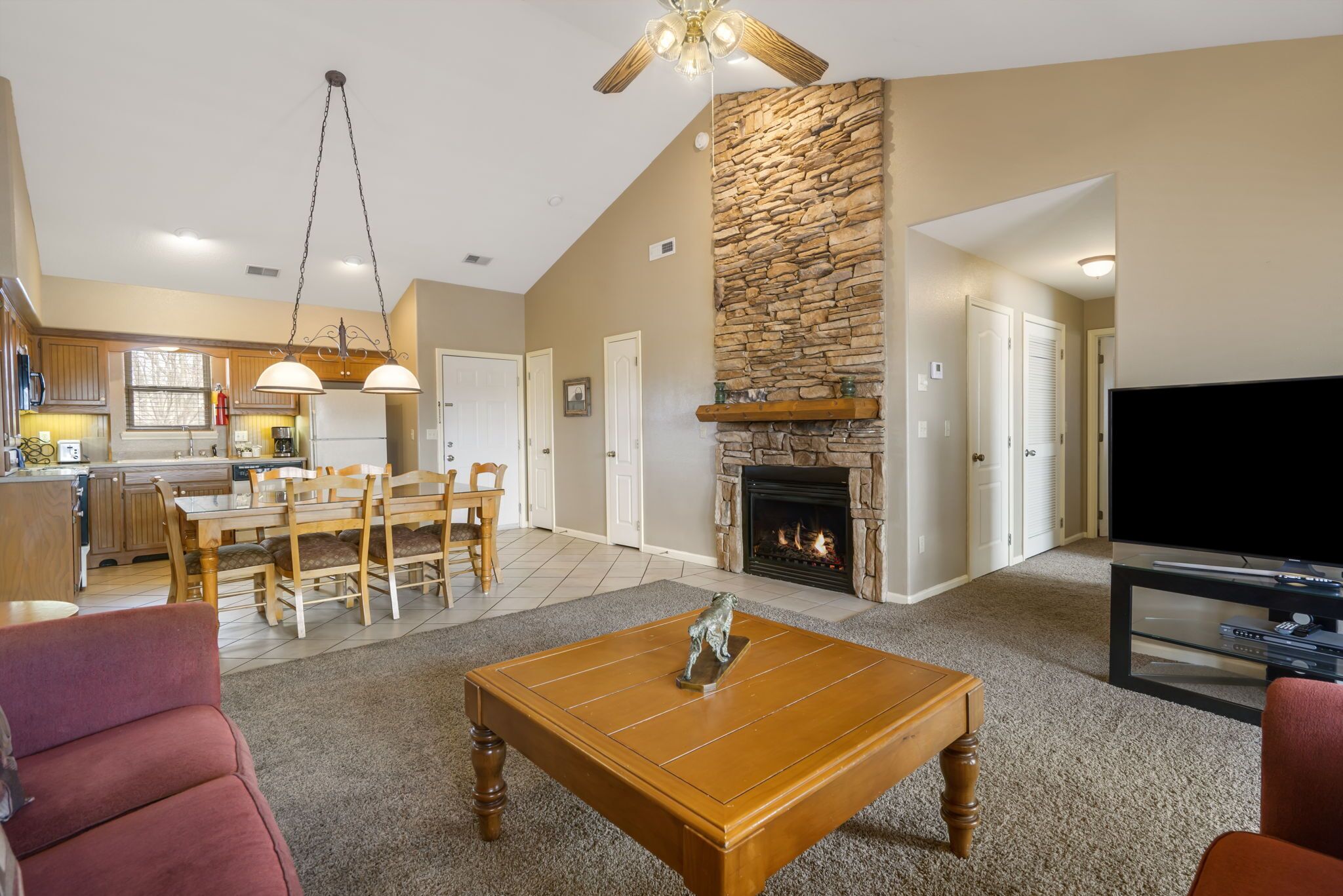 Smart TV, fireplace