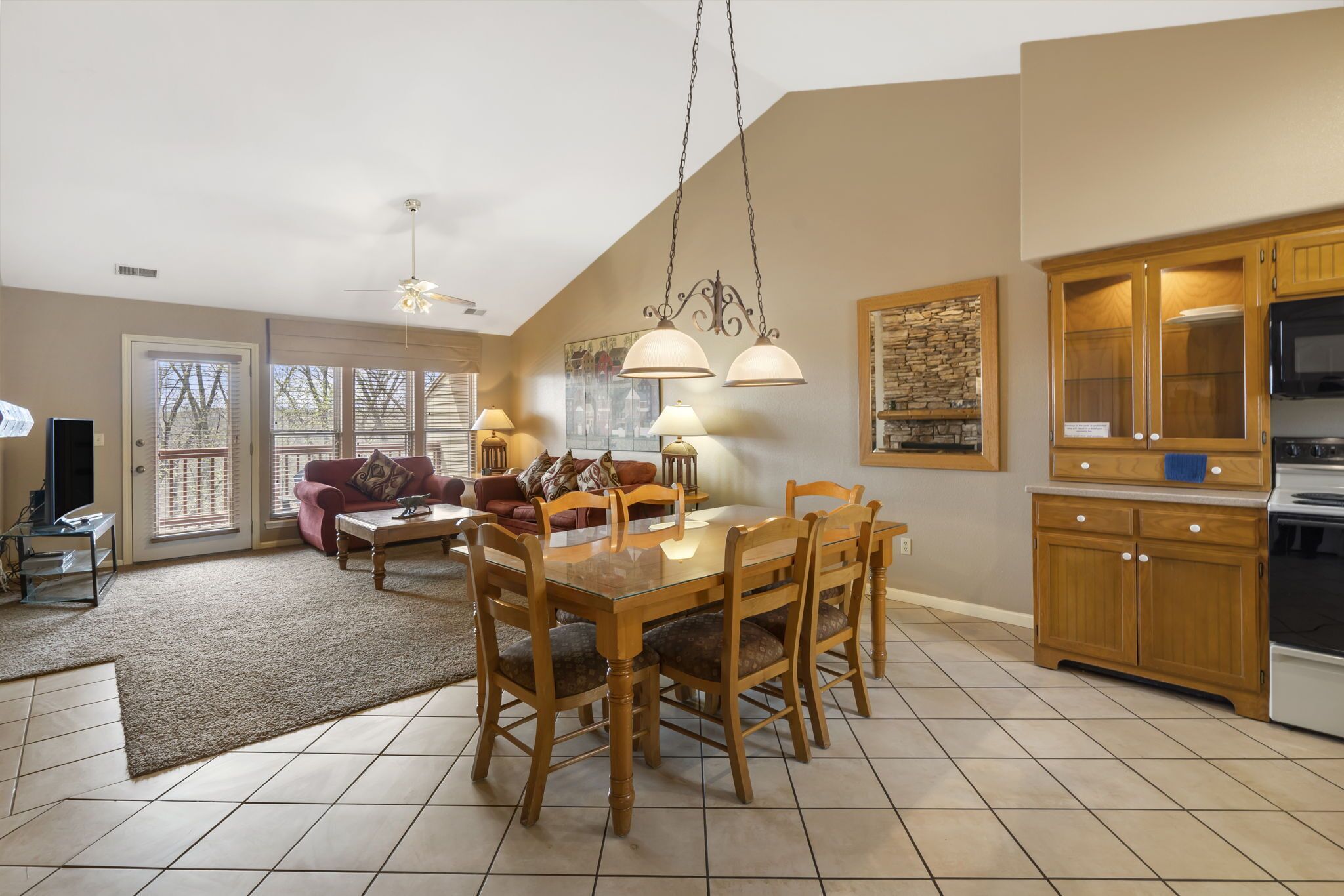 Lovely Golf Condo in a Gated Community near Silver Dollar City