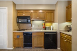 Fridge, microwave, stovetop, dishwasher