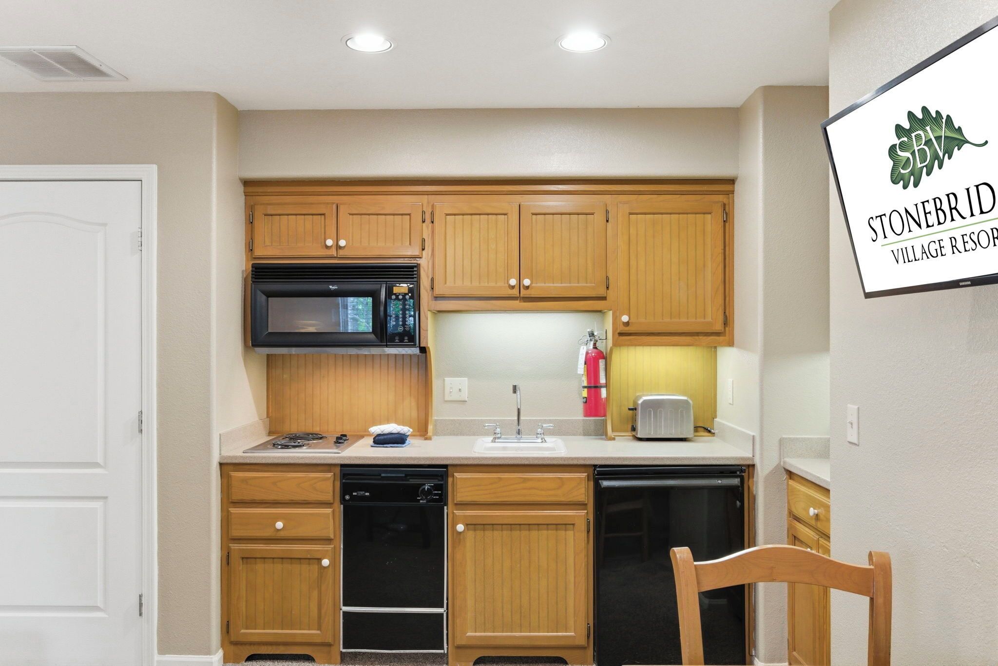 Fridge, microwave, stovetop, dishwasher