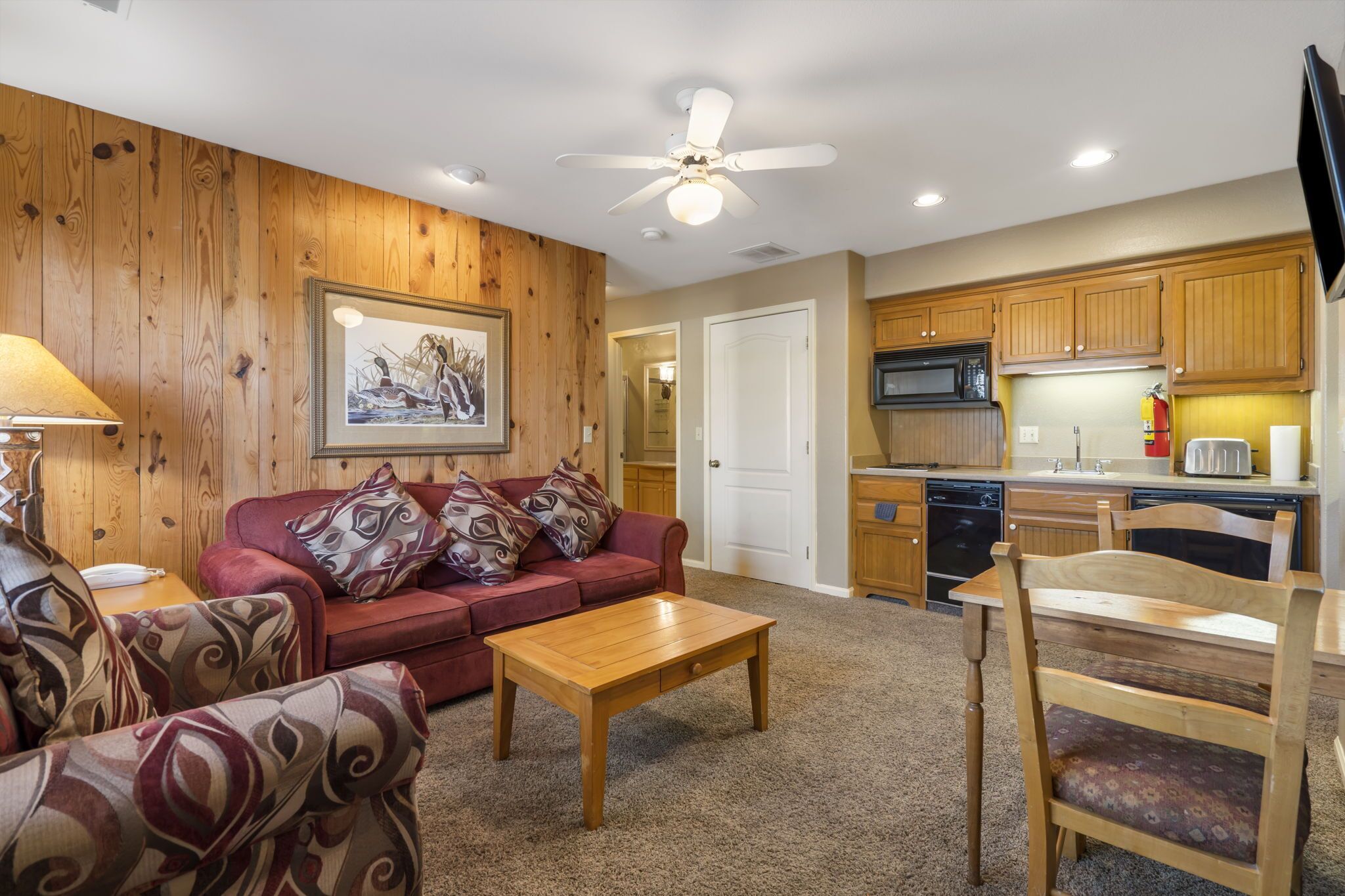 Golf Suite in Peaceful, Gated Community close to Silver Dollar City