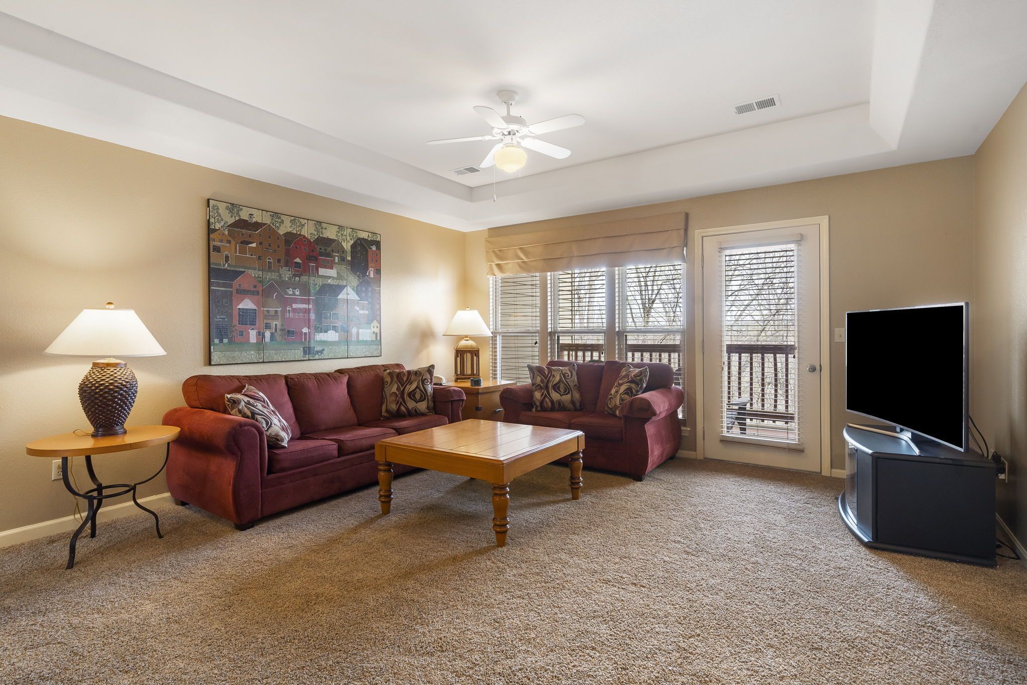 Great for Friends! Connecting Golf Condo and Suite near Silver Dollar City