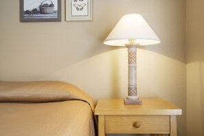 1 habitación, tabla de planchar con plancha, wifi gratis y ropa de cama 