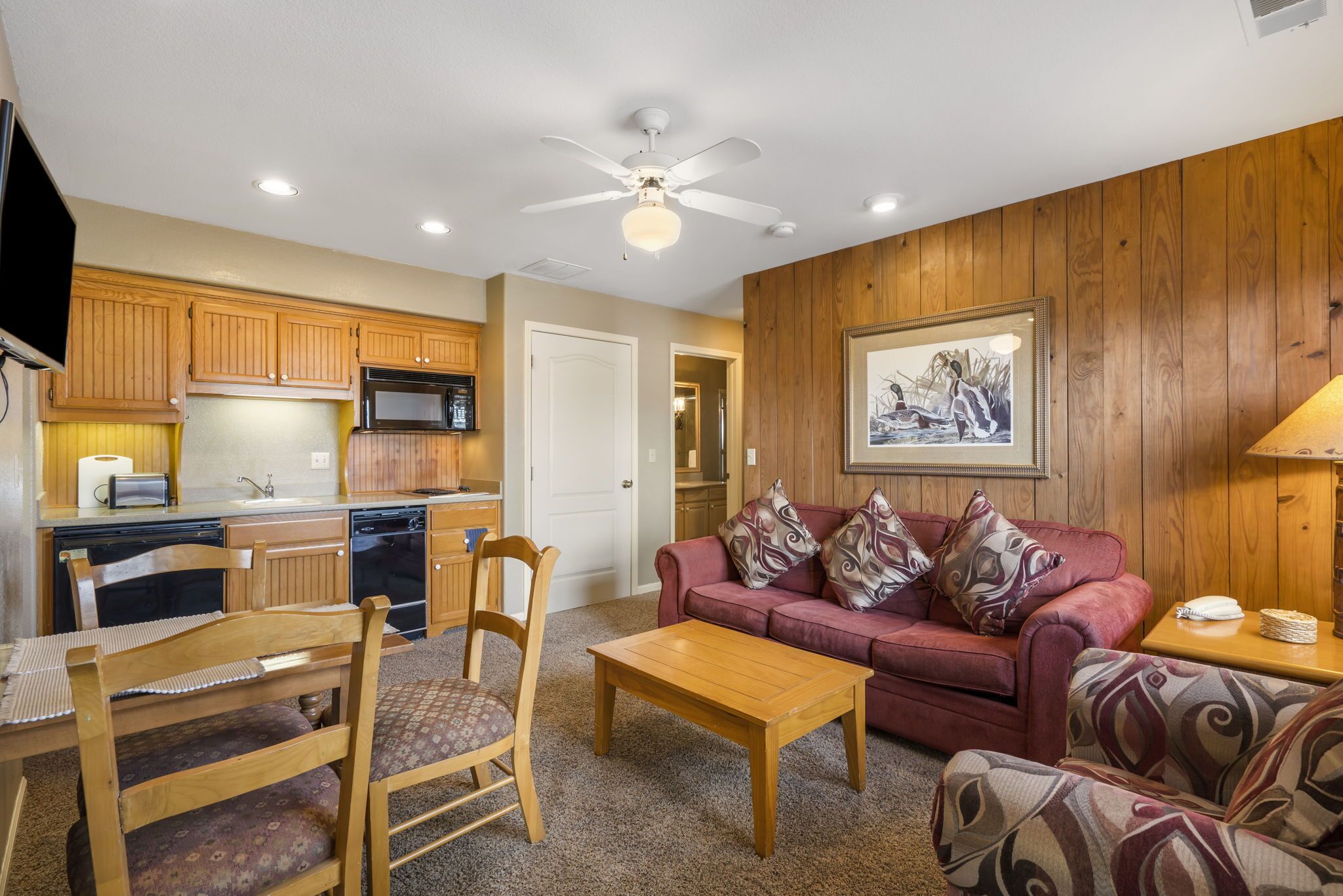 Cute Queen Suite at StoneBridge  Village - minutes from SDC!