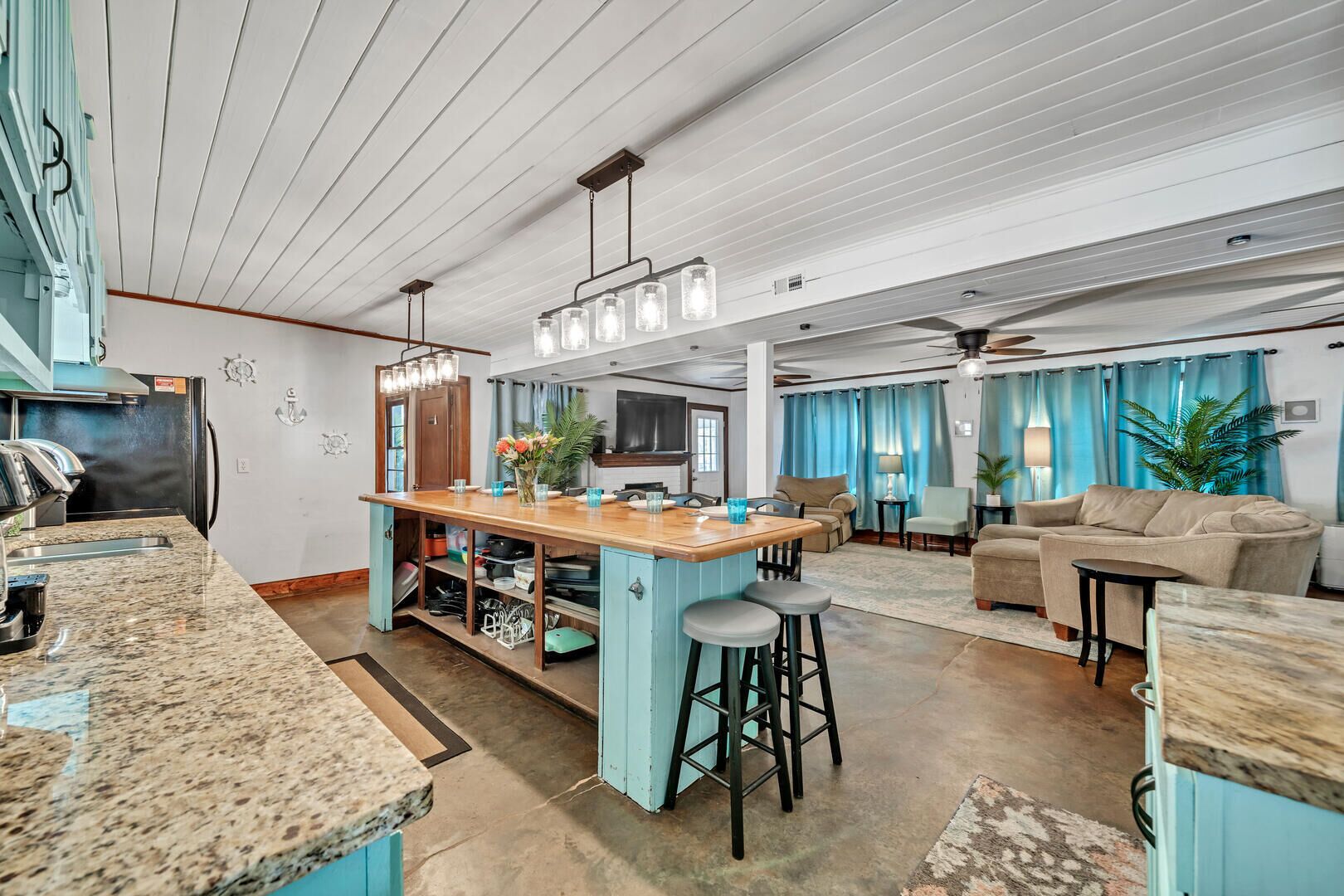 🦩Steps To Beach~Private Heated Pool~Hot Tub~Sleeps 21🦩