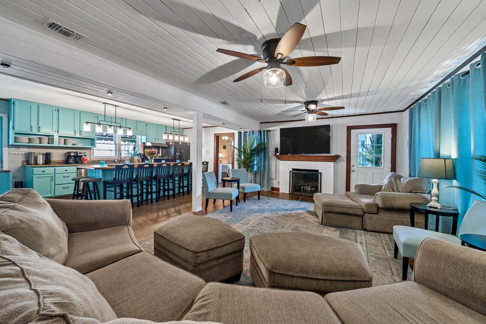 🦩Steps To Beach~Private Heated Pool~Hot Tub~Sleeps 21🦩