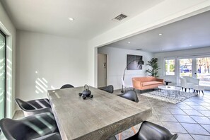 Interior - Gorgeous Open Layout in DeepWell Estates! Mountain Views and more! (Palm Springs)