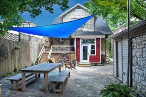 Outdoor dining - Great for large groups-The best location-Only steps from 6 bars & 40 restaurants (Louisville)