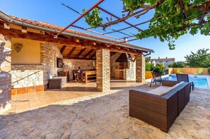 Outdoor dining - Villa mit Klimaanlage und Pool (Medulin)