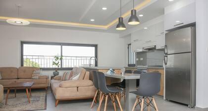 New Contemporary Luxury Apartment. Minutes from Nativity Church & Manger Square