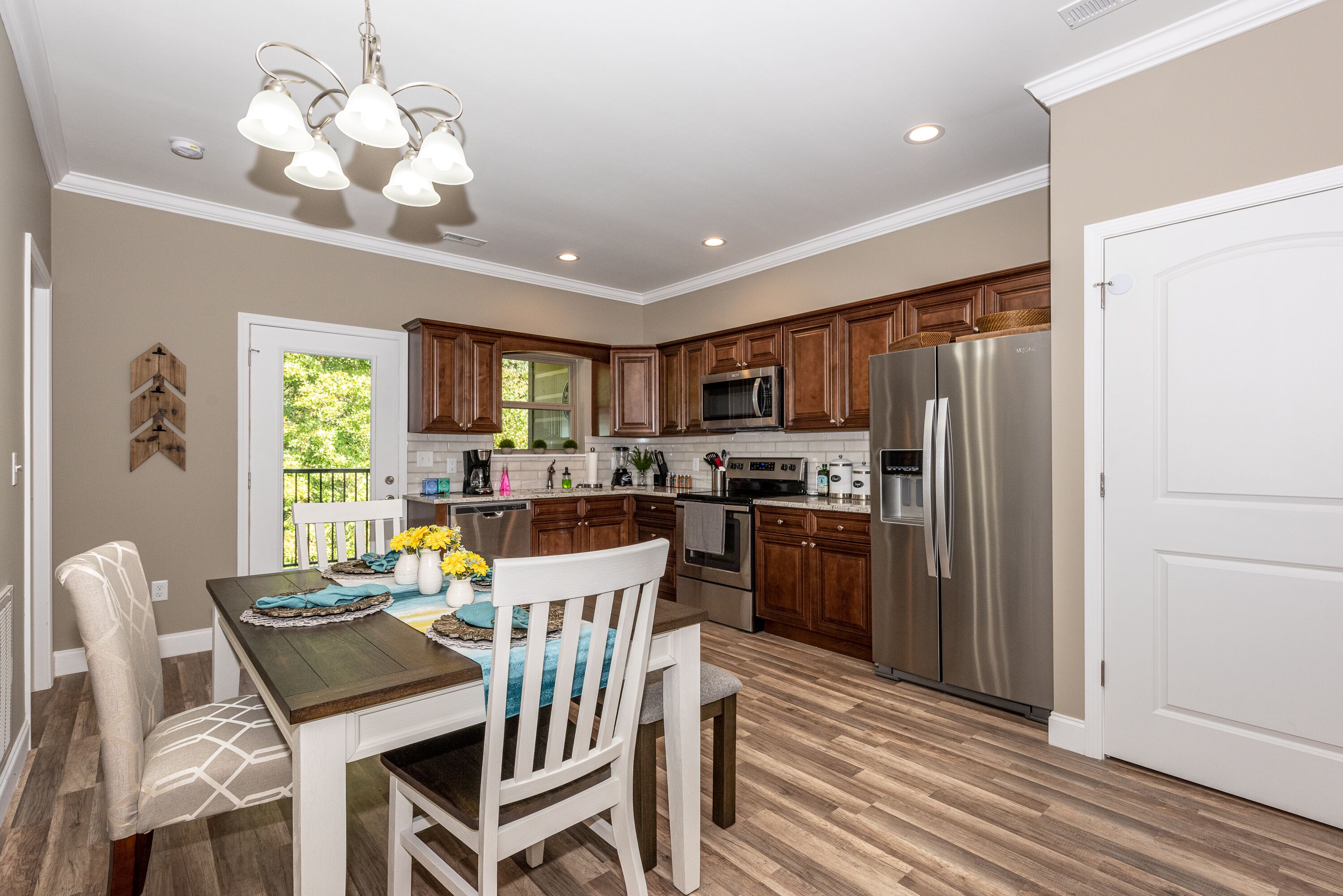 Micro-ondes, four, plaque de cuisson, lave-vaisselle