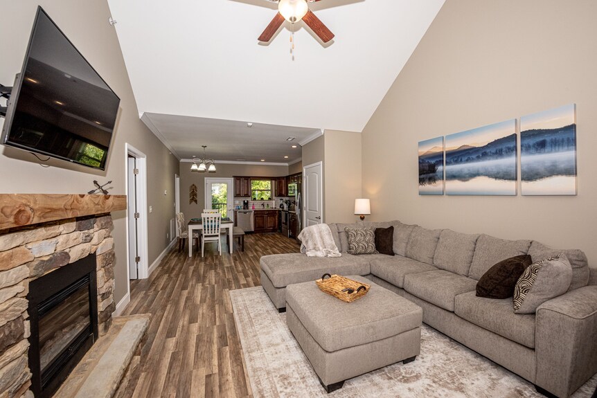 It Is Springtime In Tn- Comfortable, Clean, In A Gated Community & Near Food! - Townsend, TN
