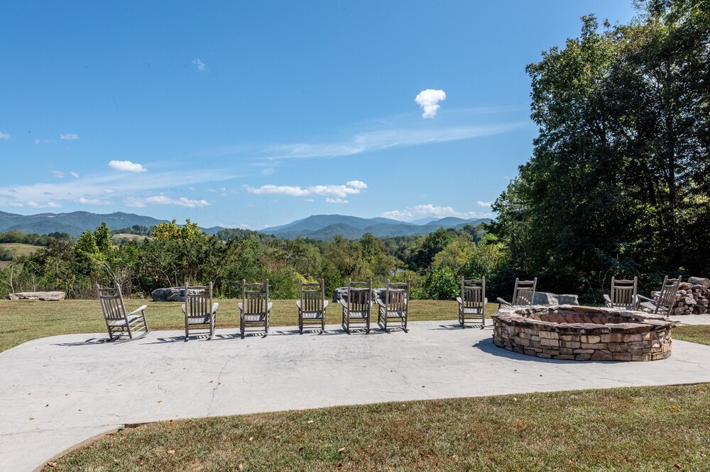 Come see Townsend - comfortable, clean, modern and in a gated community!