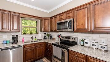 Micro-ondes, four, plaque de cuisson, lave-vaisselle