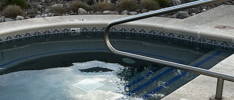 室外游泳池,恒温泳池