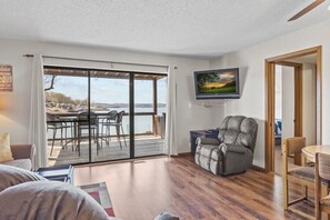TV, fireplace - Lone Oak Point 26 in Sunrise Beach (Sunrise Beach)