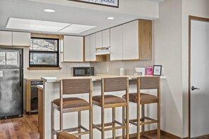 Dishwasher, toaster, blender, ice maker